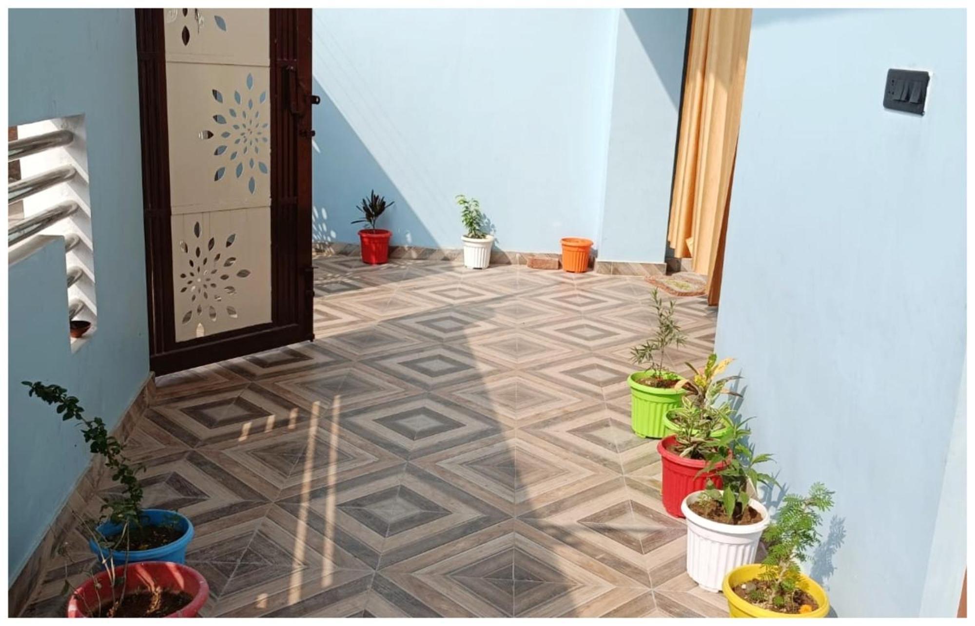 Hotel Aparna Grand Near Ram Janam Bhoomi And Temple - Fully Air Conditioned - Free Wifi Available - Best Budget Hotel In Ayodhya Exterior photo